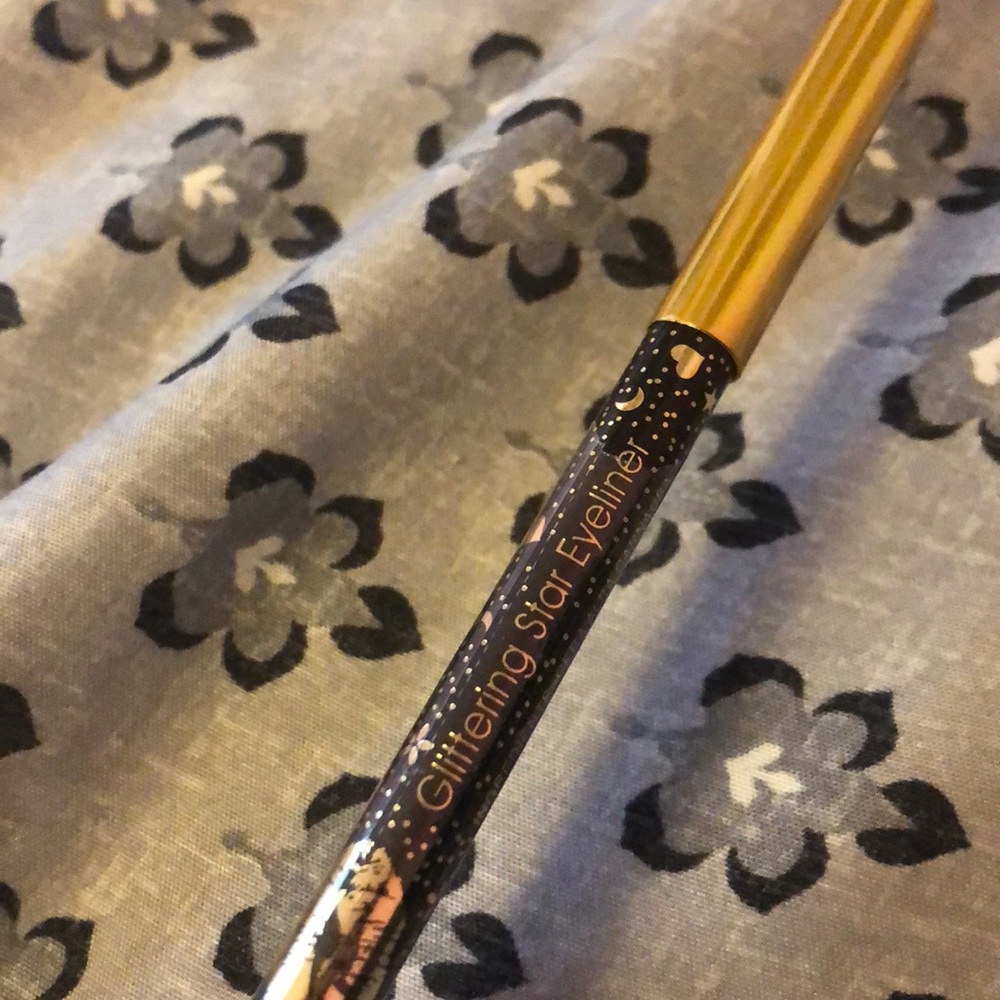 Glittering Star Eyeliner